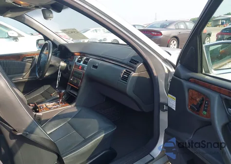 2001 Mercedes-Benz E 320 из США, поврежденный, VIN WDBJF65JX1B206079